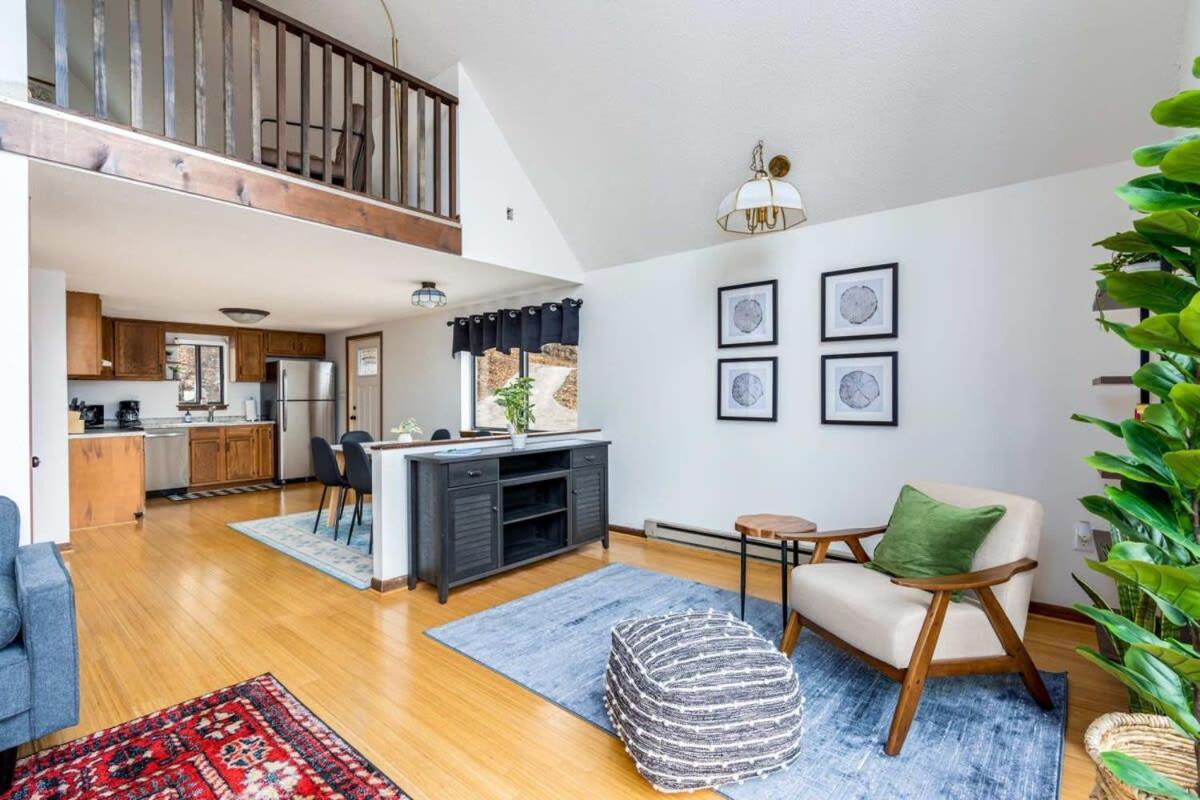 Modern Chalet Cabin W Hot Tub, Deck&Grill, & Wifi! Inwood Esterno foto