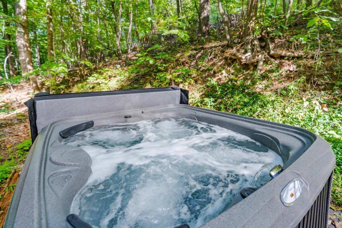 Modern Chalet Cabin W Hot Tub, Deck&Grill, & Wifi! Inwood Esterno foto