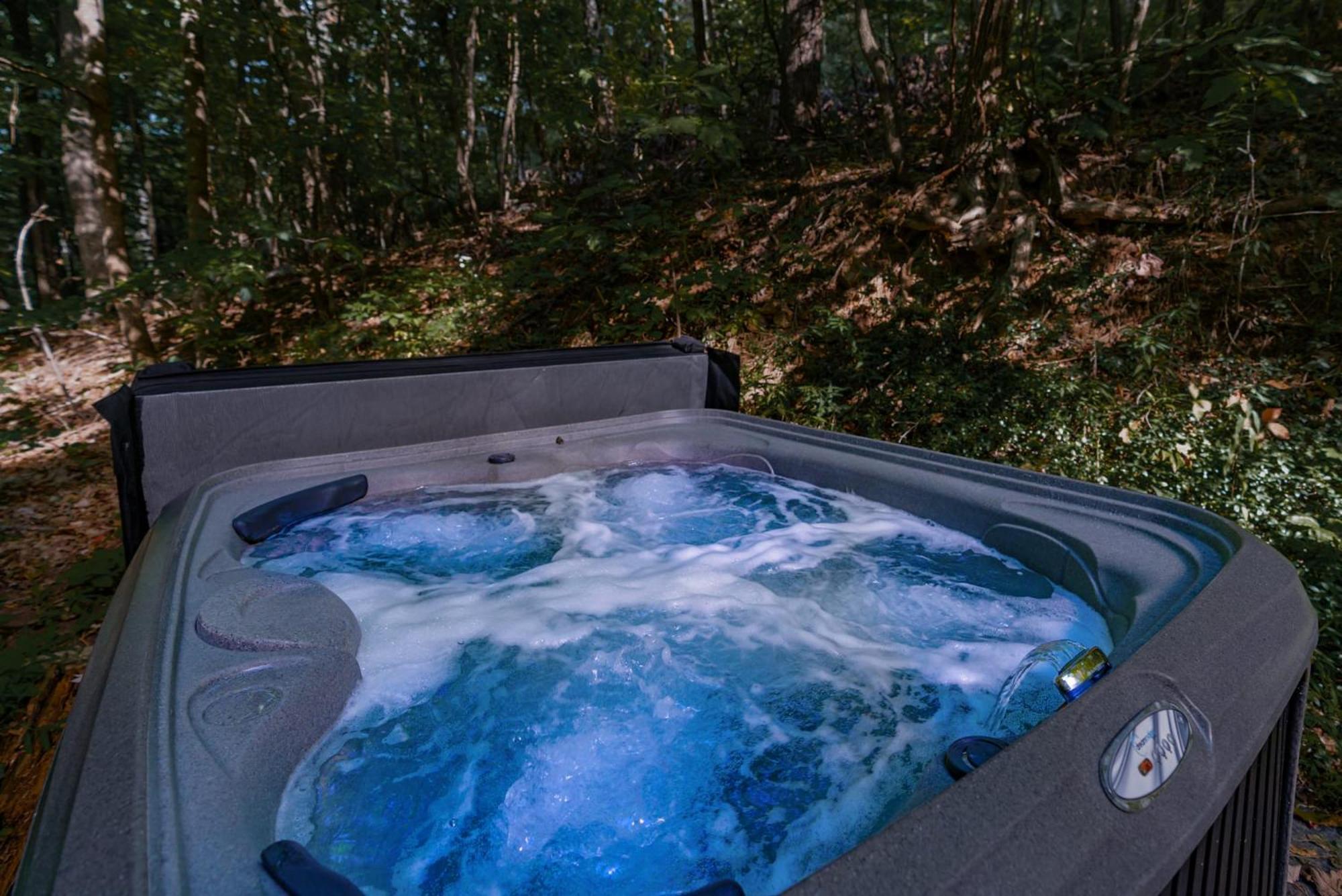 Modern Chalet Cabin W Hot Tub, Deck&Grill, & Wifi! Inwood Esterno foto