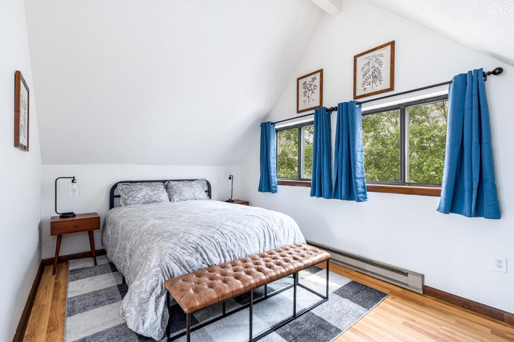 Modern Chalet Cabin W Hot Tub, Deck&Grill, & Wifi! Inwood Esterno foto
